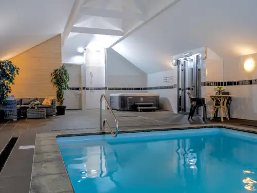 Vakantiehuis inclusief privé binnenzwembad, sauna & bubbelbad