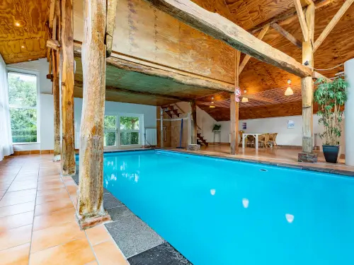 Sfeervol familiehuis met binnenzwembad en sauna
